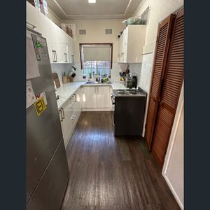 LOCATION LOCATION - Photo 2