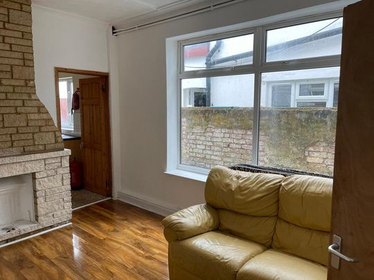 2 bedroom ground floor flat to rent - Photo 1