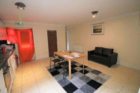 3 bedroom flat to rent - Photo 5