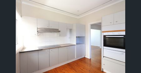 Single Level Home Conveniently Located - Photo 3