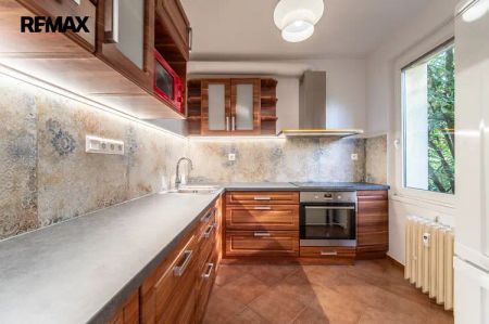 Pronájem bytu 3+1, komora na patře, Dürerova, Praha 10 Strašnice - Photo 4