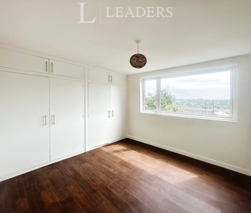 3 bedroom flat to rent - Photo 5