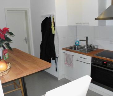 2- Zimmer - Wohnung mit Einbauküche und Terrasse mit kleinem Garten... - Foto 1