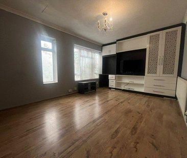 3 bedroom end of terrace house to rent - Photo 1