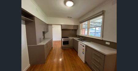 The Ideal Blend of Comfort, Space and Location - Photo 3