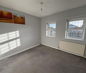 4 bedroom detached house to rent - Photo 4