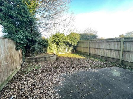 2 bedroom semi-detached house to rent - Photo 4