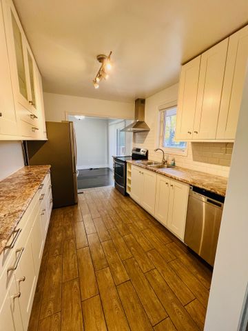 For Lease - 2749 Truscott Drive, Mississauga, Ontario - Photo 3