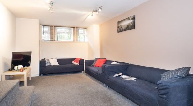 26 Manor Terrace, Headingley, Leeds, LS6 1BU - Photo 1