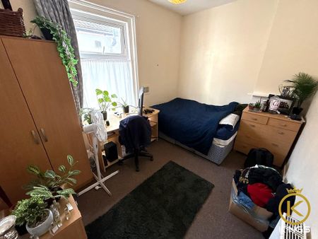 4 bedroom terraced house to rent - Photo 3