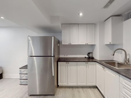 For Lease - 98 Lowther Avenue, Richmond Hill, Ontario - Photo 4