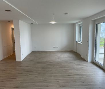 Groß, hell, modern mit Einbauküche und Balkon - Foto 3