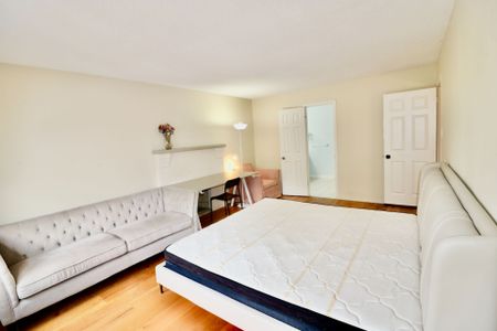 For Lease - 12 Banbury Court, Aurora, Ontario - Photo 2