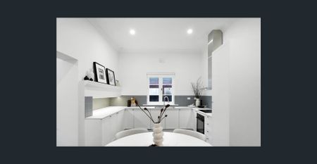 CHARMING CHARACTER HOME - Photo 4