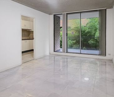 MODERN APARTMENT IN CENTRAL LOCATION - Photo 3