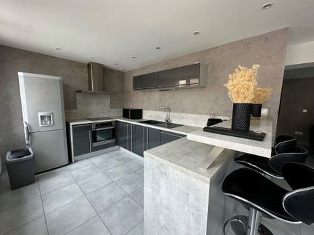 T2 meublé lumineux dans le centre de Châtillon-sur-Chalaronne - Photo 3