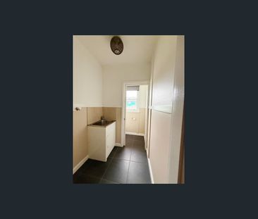 Lovely 2 Bedroom Home - Photo 6