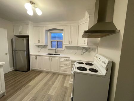 For Lease - 17 Flintridge Road Unit# Main, Toronto, Ontario - Photo 2