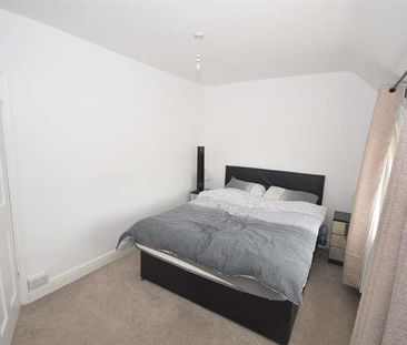 Lyons Hall Road, Braintree, CM7 - Photo 3