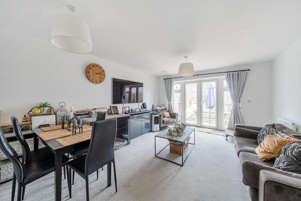 3 bedroom semi-detached house to rent - Photo 1