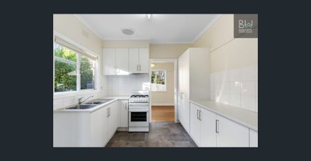 LIGHT-FILLED TWO BEDROOM HOME IN PRIME MONTMORENCY LOCATION - Photo 3