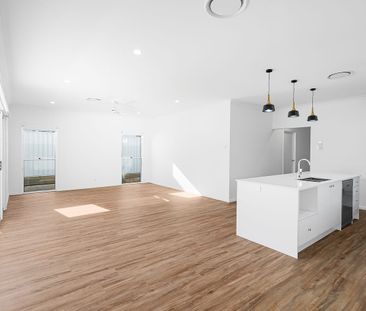 Stunning Modern Four Bedroom - Photo 4