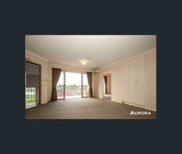 Spacious & Tidy Unit in Prime Carina Location - Photo 1