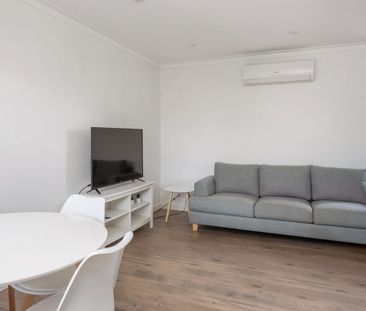 Discover the perfect blend of style and comfort in this beautifully... - Photo 2