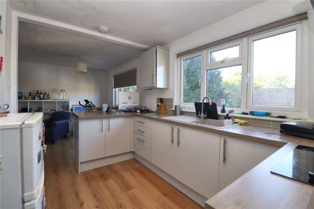 York Road, Woking, Surrey, GU22 - Photo 5