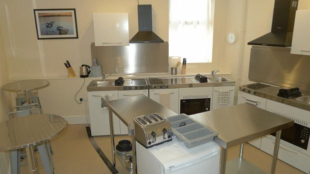 1 bedroom in a house share to rent - Photo 1