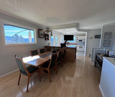 Furnished 3 bedroom upper suite, with views! 1 Year Fixed-term lease until Oct.31, 2025 - Photo 1