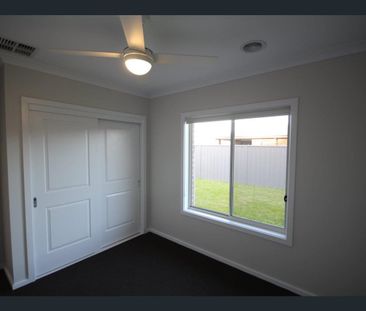 Spacious 4 bedroom home in Brooklyn Fields Estate - Photo 4