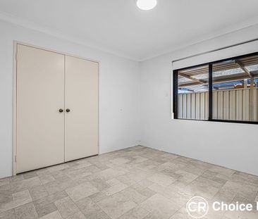 Charming 3-Bedroom Home with Spacious Backyard & Alfresco Entertaining - Photo 4