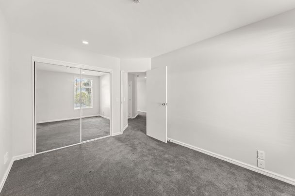 Modern Two-Bedroom Apartment with Sea Views - Heart of Sumner - Photo 1