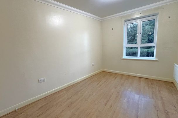 Holly Lodge, Woking - 2 bedrooms Property for lettings - Seymours - Photo 1