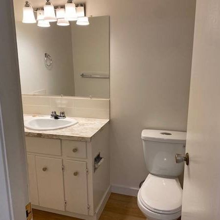 $1600 NEWLY RENOVATED 1BR APARTMENT - Photo 4