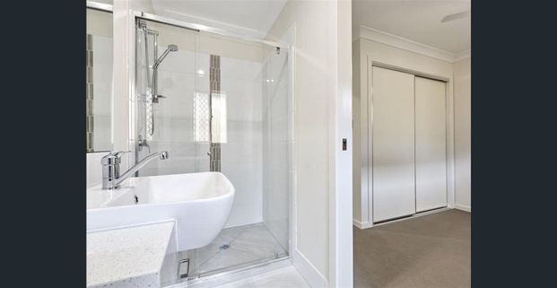 9 Logan Crescent, Oxenford, Qld 4210 - Photo 1