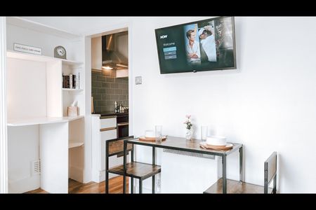 Studio Flat, Gloucester Terrace, W2 - Photo 4