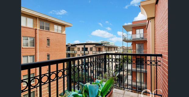 Open the Door To Safe and Stylish City Living - Photo 1