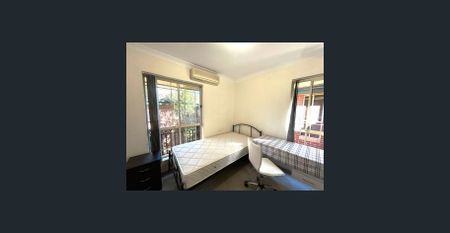 Neat and tidy furnished 3-Storey Townhouse in the heart of Wollstonecraft! - Photo 5