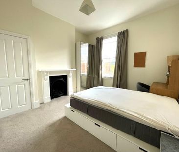 6 bedroom terraced house to rent - Photo 4
