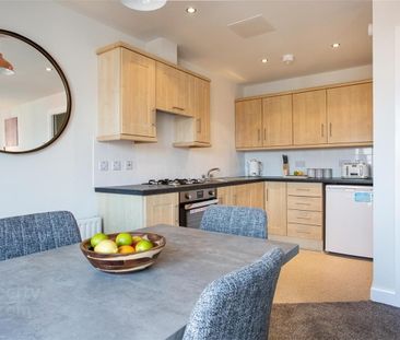 Apartment 610 College Court Central, 56 King Street, Belfast, BT1 6BZ - Photo 2