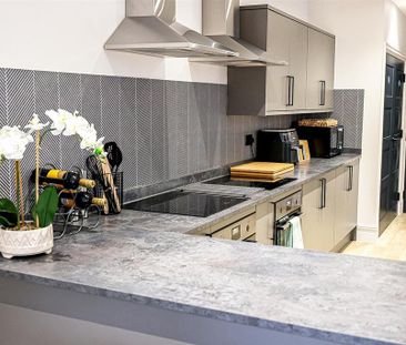 1 bedroom in a house share to rent - Photo 4