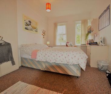 7 bedroom House in Archery Road, Leeds - Photo 4
