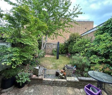 2 bedroom end of terrace house to rent - Photo 5