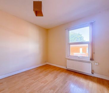 Terraced House to rent on - Photo 5