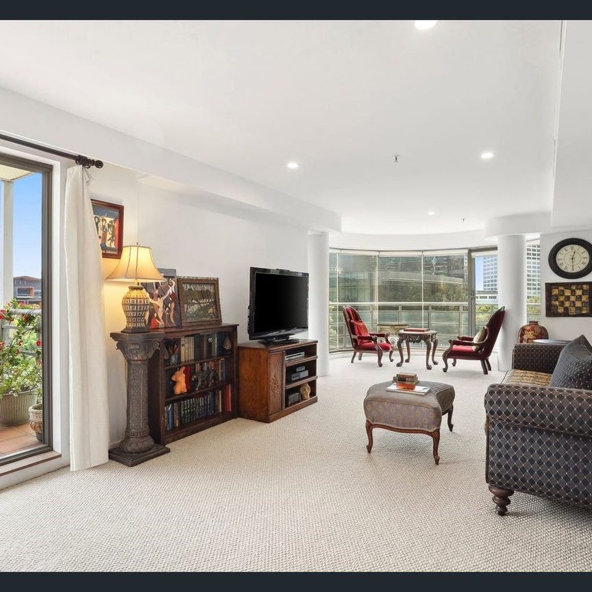 An exciting lifestyle awaits in this fantastic residence, experiencing inner-city bliss ... - Photo 1