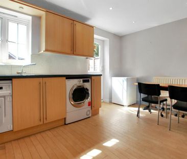 4 bedroom terraced house to rent - Photo 3