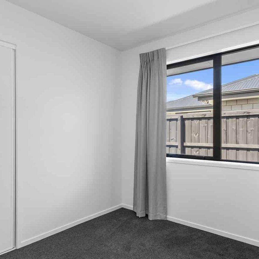 Brand New in Ravenswood! - Photo 1