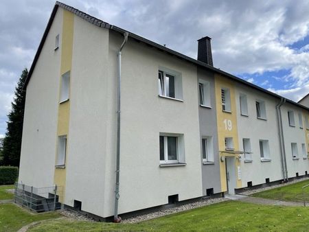 Einziehen und Woh(n)fühlen: günstig geschnittene 2-Zi.-Wohnung incl. Einbauküche - Photo 4